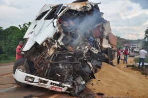 TRÁGICO ACIDENTE NA BR 364 DEIXA 5 MORTOS
