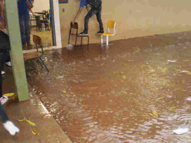 OBRAS INACABADAS DA PREFEITURA PREJUDICAM ESCOLA NA CAPITAL