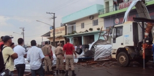 Temporal arranca telhado de prédio em Vilhena; estragos em toda a cidade