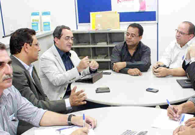 SECRETÁRIO DA SAÚDE ALEGA FALÊNCIA DO ESTADO PARA NÃO CONCEDER AUMENTO AOS SERVIDORES