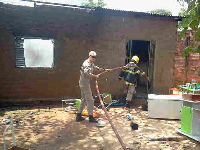 Incêndio destrói casa em Porto Velho