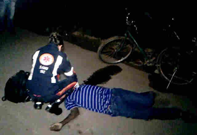 Atropelado por carro enquanto dormia no meio da rua