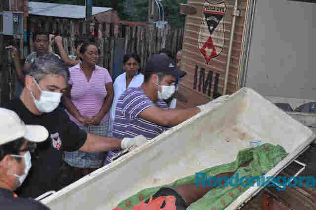 MULHER É MORTA A GOLPES DE FACA POR AMIGOS, APÓS TENTAR MATAR O MARIDO; Fotos