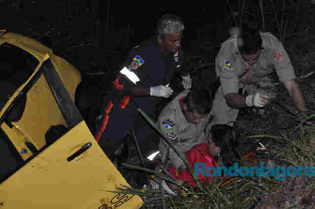 Mulher resgatada de canal da Jorge Teixeira em Porto Velho; Vídeo