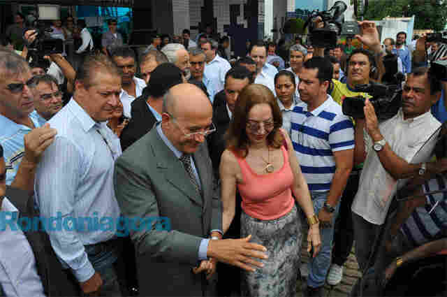 GOVERNADOR QUALIFICA DENÚNCIAS DE HERMÍNIO DE &#34;PRATO REQUENTADO&#34; E COLOCA SIGILO SEU E DA ESPOSA À DISPOSIÇÃO, MAS DIZ QUE CUNHADO E IRMÃS RESPONDEM POR SEUS  CPFs