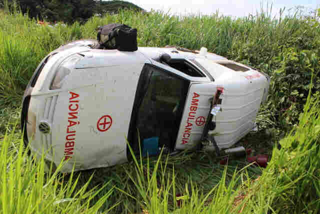 Ambulância capota e mata paciente que estava sendo transportado para Porto Velho