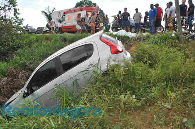 Acidente na BR-364 envolvendo carro e moto mata um em Porto Velho; Fotos