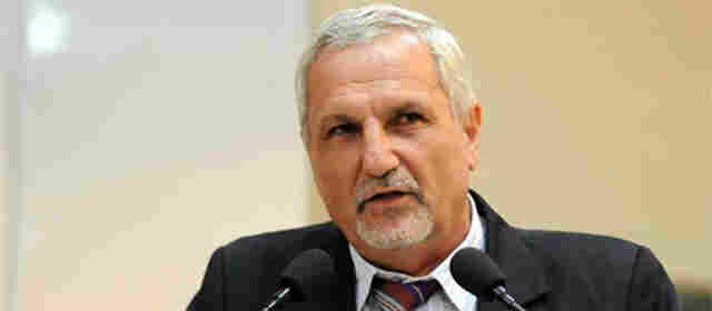 LEI QUE PROÍBE CELULARES EM BANCO CAUSA NOVA POLÊMICA, AGORA NA ASSEMBLEIA