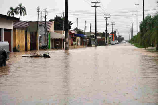 Confira mais imagens do temporal em Porto Velho