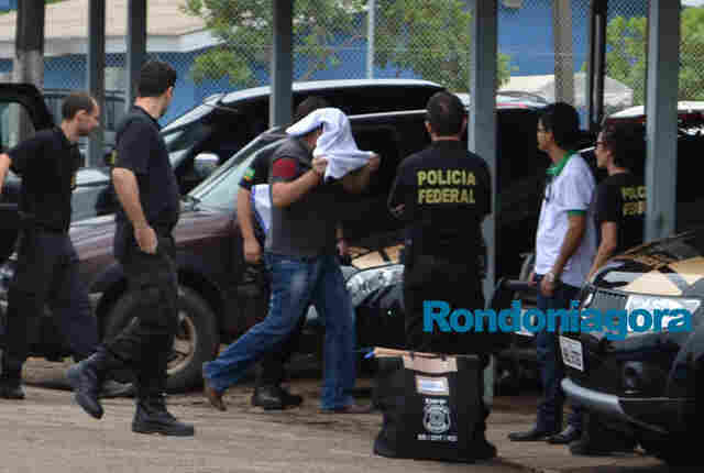 CORRUPÇÃO NA PREFEITURA: COFRES E MILHARES DE DOCUMENTOS APREENDIDOS; VEJA IMAGENS