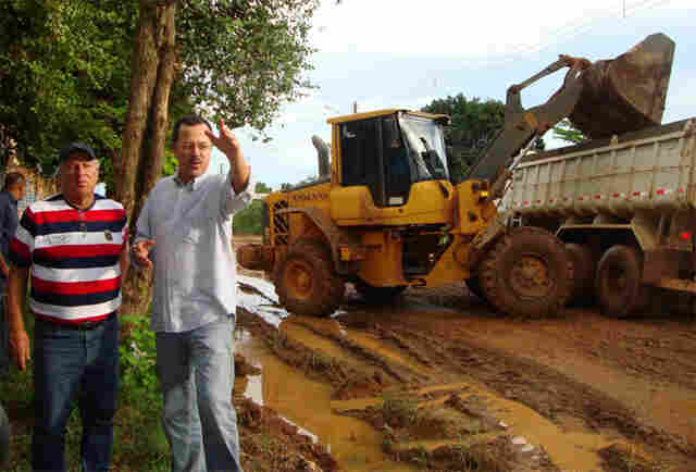 COMO A QUADRILHA DA PREFEITURA AGIA: JAIR RAMIRES TEM 17 CAMINHÕES ALUGADOS AO MUNICÍPIO E PARTICIPA ATIVAMENTE DO ESQUEMA