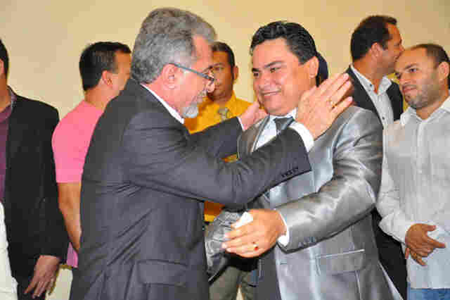 Cláudio Carvalho toma posse como deputado