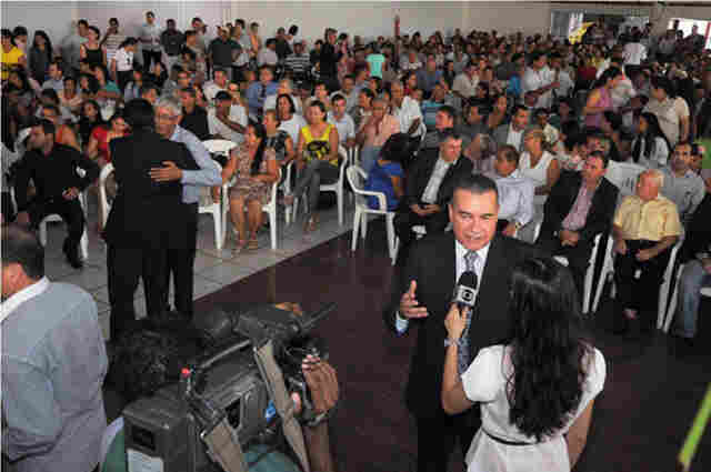 Duas mil pessoas prestigiam posse em Ji-Paraná