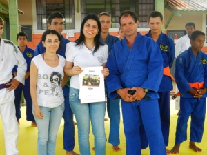 Glaucione entrega equipamentos para associação de judô de Cacoal
