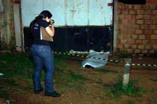 JOVEM &#69;XECUTADO A TIROS APÓS SER ABORDADO NA RUA