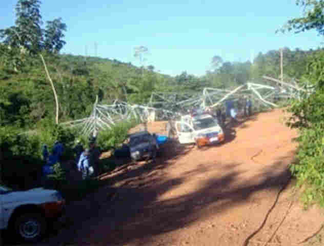 TORRE DE TRANSMISSÃO DESABA E MATA DOIS EM CHUPINGUAIA