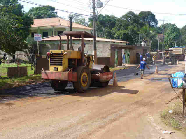 Prefeitura tapa buracos na via em que morador plantou bananeira