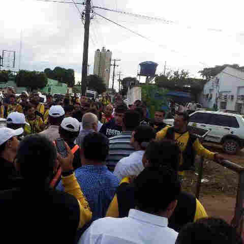 PROTESTO DE TAXISTAS E MOTOTAXISTAS FECHA A SECRETARIA MUNICIPAL DE TRANSPORTES