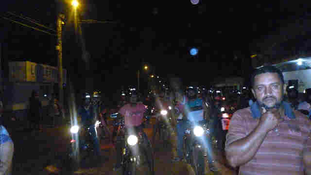 População fecha BR-364 em protesto por desaparecimento de adolescente