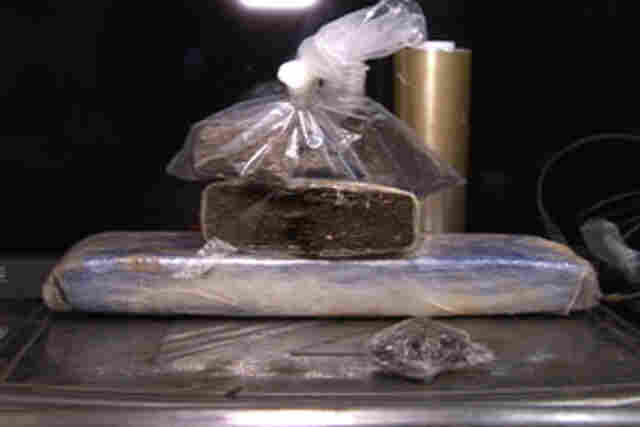 Traficante e menor presos com maconha