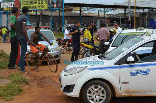 Taxistas bloqueiam acesso da Jatuarana na BR-364