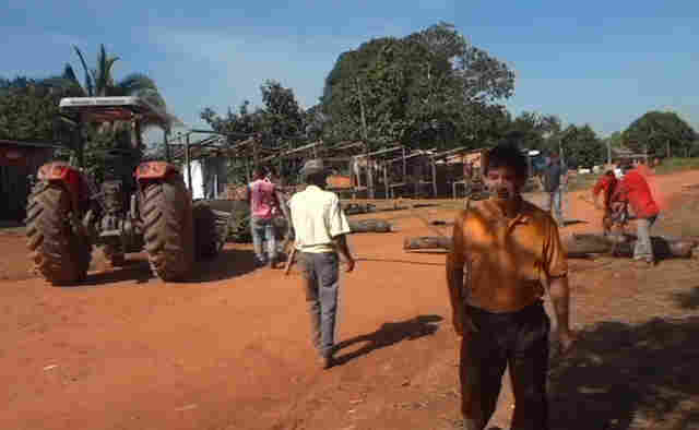 Moradores protestam e fecham Avenida Amazonas em Porto Velho
