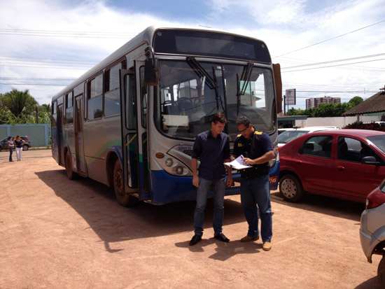 Semtran apreende mais um ônibus em Porto Velho