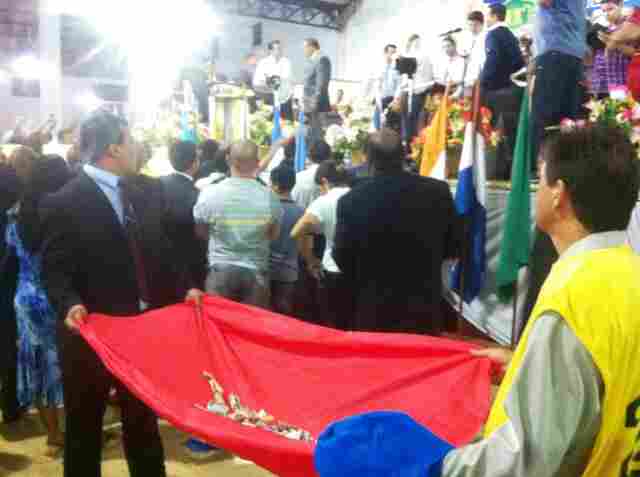 EVENTO COM PASTOR E DEPUTADO MARCO FELICIANO OCORRE SEM GRANDES PROTESTOS