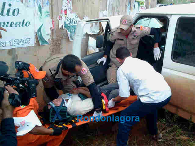 CARRO PERDE FREIO E BATE EM OBRAS DE VIADUTO NA CAPITAL; Fotos