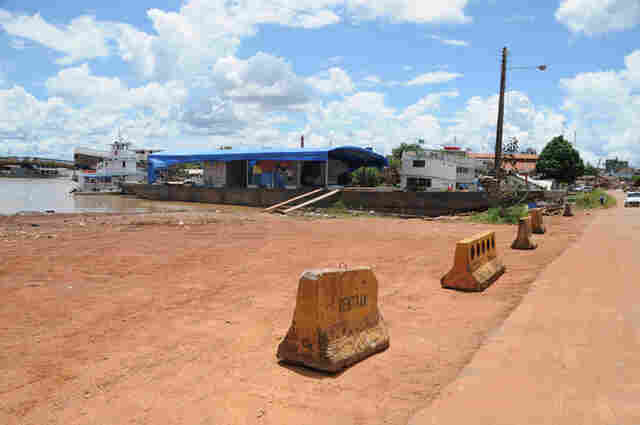 Semtran fecha portos clandestinos no Cai n&#39;Água