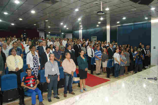 Sociedade civil se manifesta contra PEC que limita poder investigatório do Ministério Público