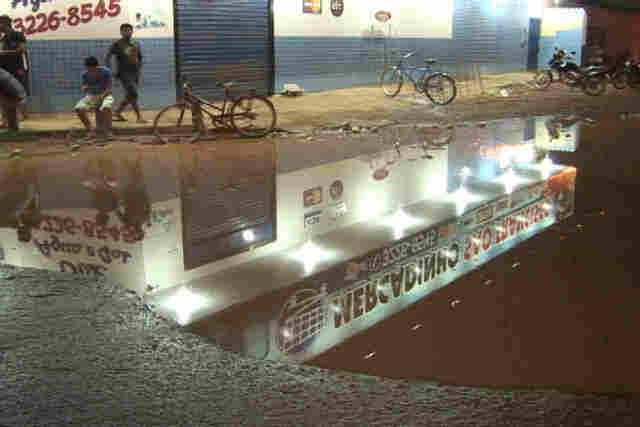 Moradores da Zona Leste protestam contra a Prefeitura