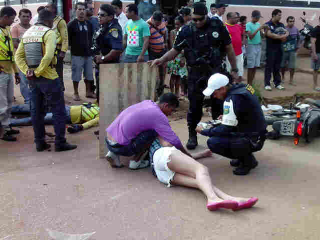 Colisão entre motos fere três na Capital