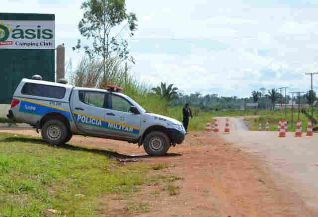 PM impede até imprensa de se aproximar de presídios em Porto Velho