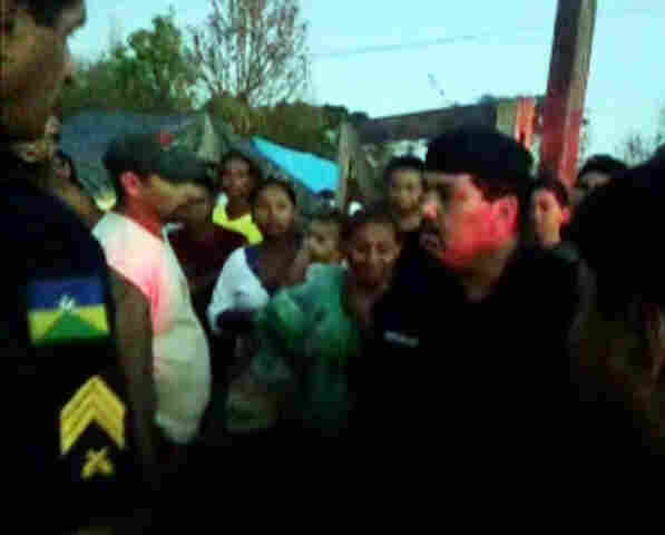 FAMÍLIAS DEIXAM PREFEITURA E OCUPAM NOVA ÁREA; PM AGRIDE MENOR QUE FILMAVA INTIMIDAÇÃO  Fotos e Vídeo