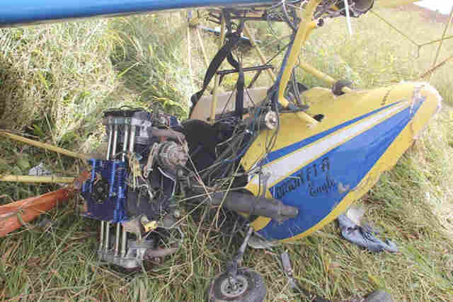 Ultraleve cai em Ariquemes e fere dois; Fotos