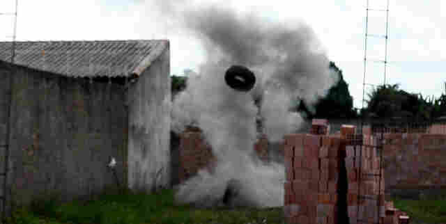 COE explode granada encontrada em terreno próximo a escola: Vídeo