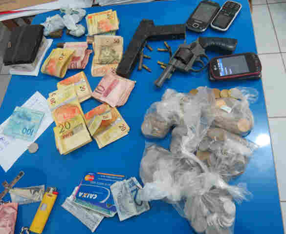 Presos acusados de roubo em comércio