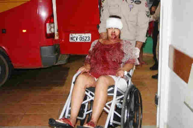 Homem agride esposa com facada na cabeça