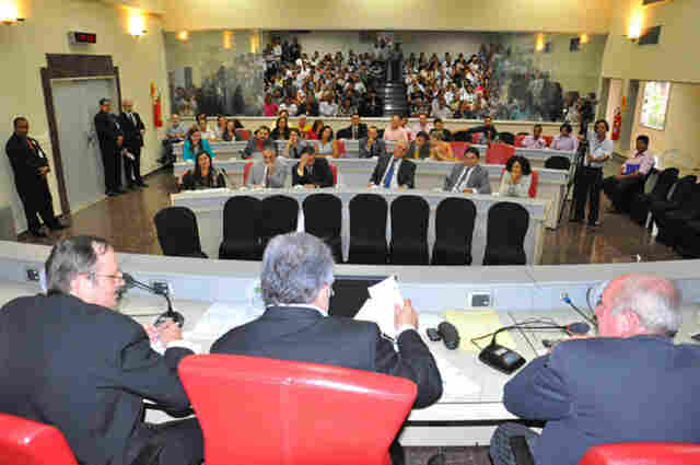 Assembleia Legislativa debate sistema de saúde e projeto sobre Oscip e Os