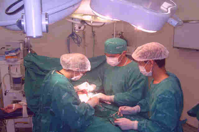 Médicos do João Paulo II salvam a vida de jovem que levou facada no coração