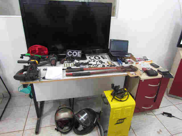 Irmãos são presos por policiais da COE acusados de roubo e tráfico; Fotos