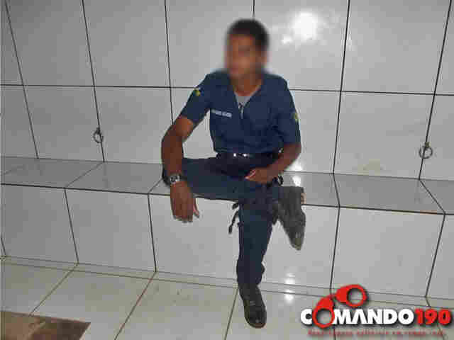 Jovem é preso usando farda similar da PM e pedindo esmolas