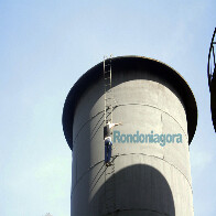 Homem que diz querer se jogar das Caixas Dágua entrega cartilha de pastor; Fotos