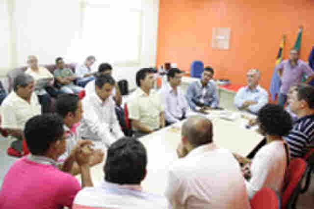 Prefeitura radicaliza e trabalhadores em educação decidem manter a greve