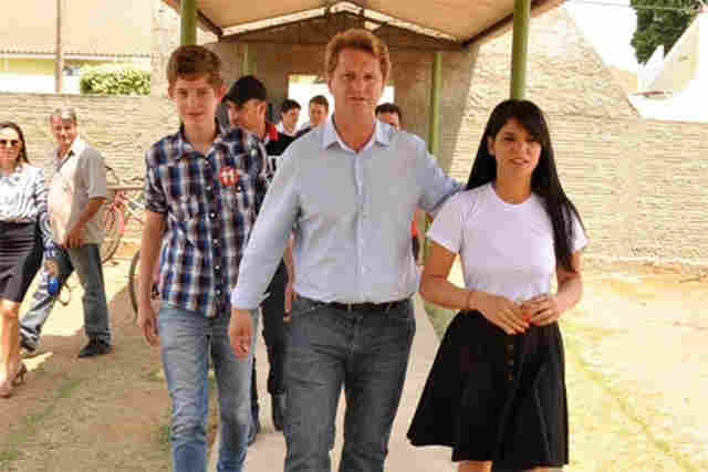 PRIMEIRA-DAMA FAZ CAMPANHA ANTECIPADA E MULHER DE VICE-PREFEITO GANHA BOLADA DA PREFEITURA