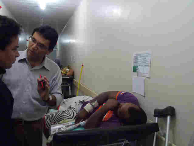 Em fiscalização surpresa, Cláudio Carvalho confirma superlotação no João Paulo II