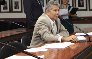 Magno critica as Resoluções 429/12 e 434/13, do Conselho Nacional de Trânsito