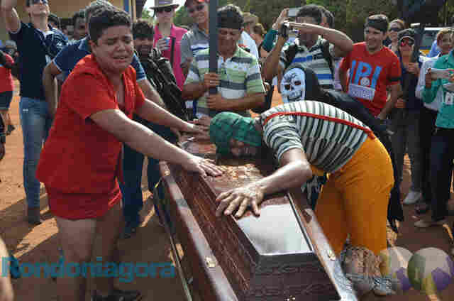 POPULAÇÃO PROTESTA PELA RUA DA BEIRA; Vídeo e Fotos