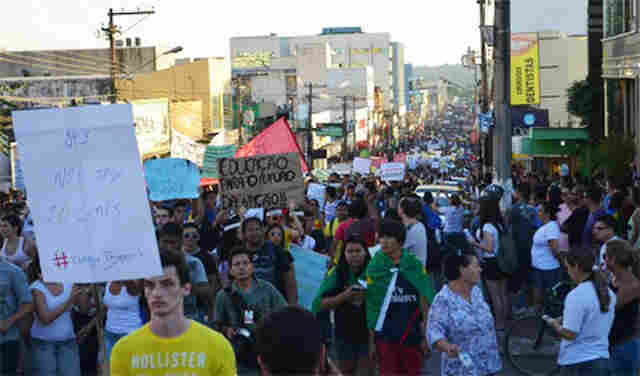 CONFIRA CENTENAS DE IMAGENS DA MANIFESTAÇÃO CONTRA CORRUPÇÃO EM PORTO VELHO